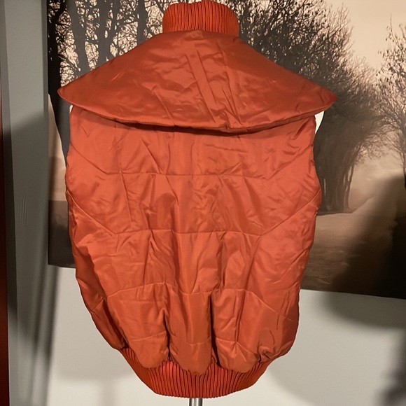 Script Orange Puffer Vest - 8 - Picture 4 of 5